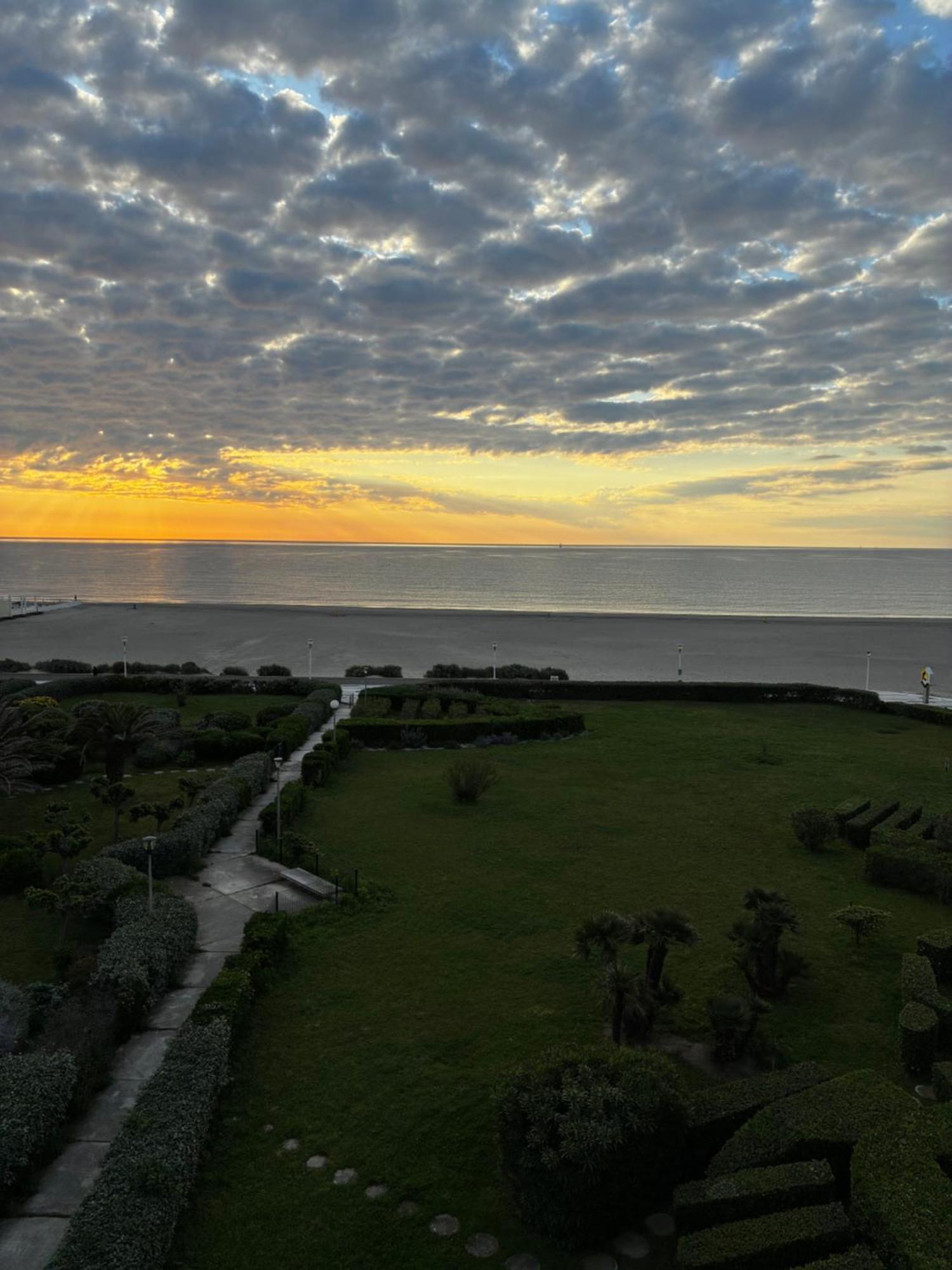Studio Face A La Mer +Terrasse+ Parking Canet-en-Roussillon Ngoại thất bức ảnh