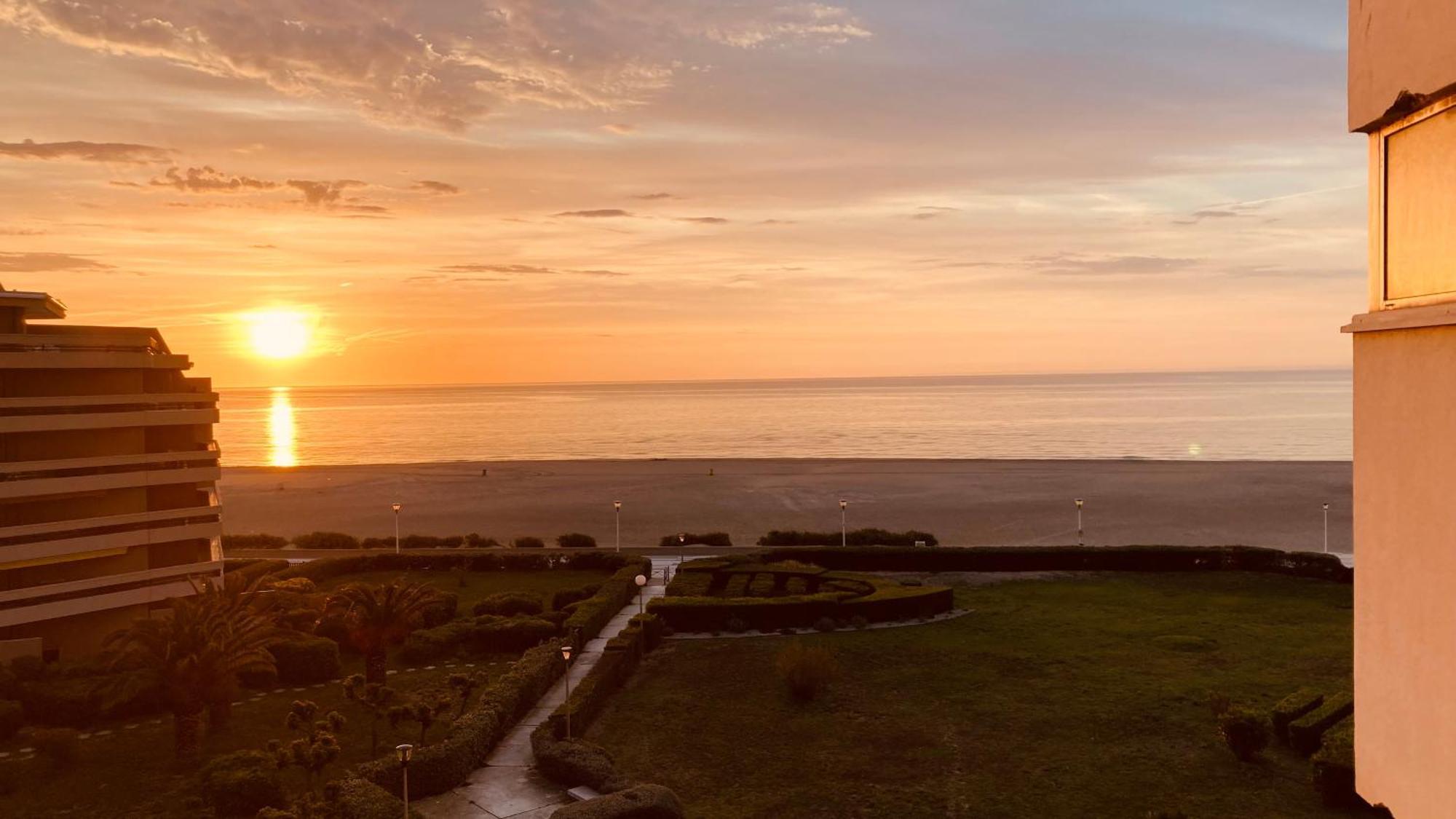 Studio Face A La Mer +Terrasse+ Parking Canet-en-Roussillon Ngoại thất bức ảnh